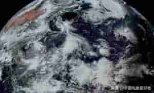 打台风(四台风胚胎打麻将，太平洋已被填满分析：台风开始活跃南方警惕)