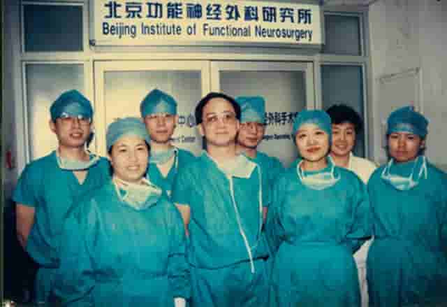 中国第一台“细胞刀”手术20年：刀尖上的“勇者”之舞