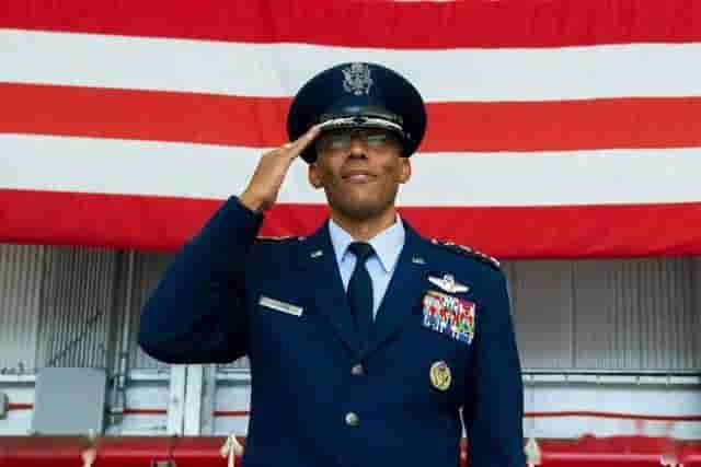 查尔斯•布朗上将：美国空军首位非洲裔参谋长