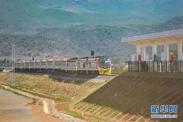 中企承建的肯尼亚内马铁路一期通车