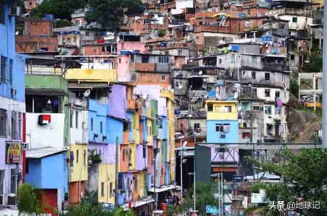 巴西：贫民窟被黑帮控制，为何里面的人却倍感“幸福”？