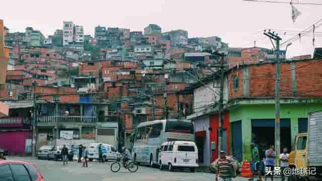 巴西：贫民窟被黑帮控制，为何里面的人却倍感“幸福”？