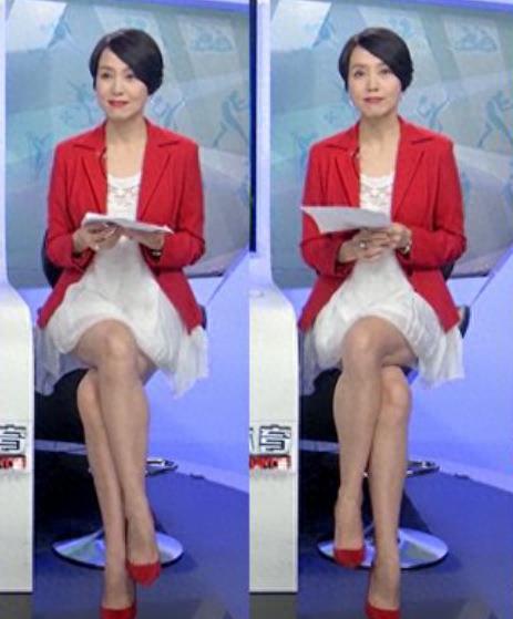 50岁的广东电视台美女主持人郑怡，已正式回归家庭，女儿今年12岁