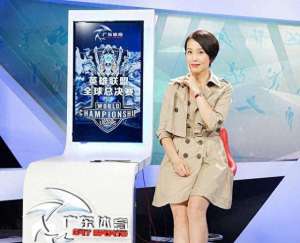 西西美女好-50岁的广东电视台美女主持人郑怡，已正式回归家庭，女儿今年12岁