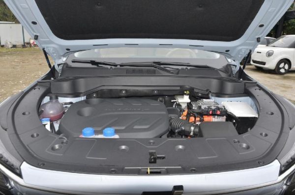 同样是插混SUV，蓝电E5定位中型才9.98万起；欧尚Z6 iDD拿什么比呢？