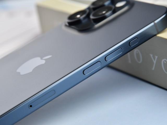 iPhone钛合金对比不锈钢体验 去年买了14 Pro后大悔