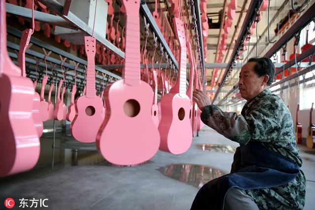 走近江苏“板材之乡” 探密手工吉他制作全流程