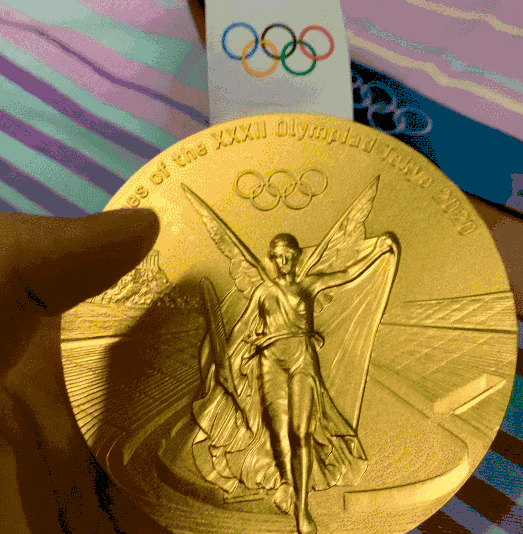 东京奥运会奖牌变“废铁”了……网友：再拿块金的吧