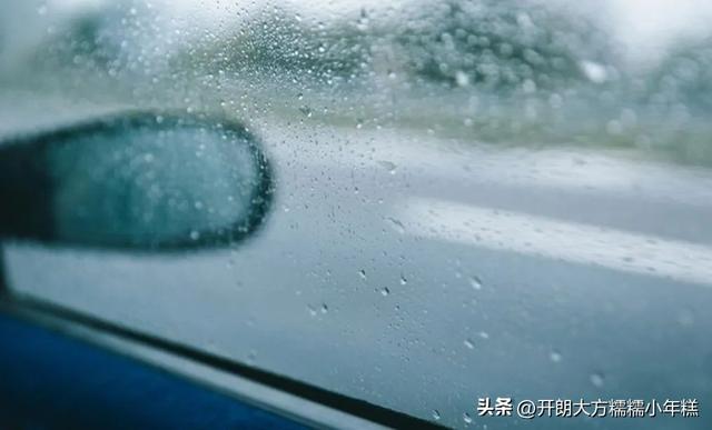 车开到烂才知晓:车窗雾气不用吹暖风,用一笨方法,聪明人天天用