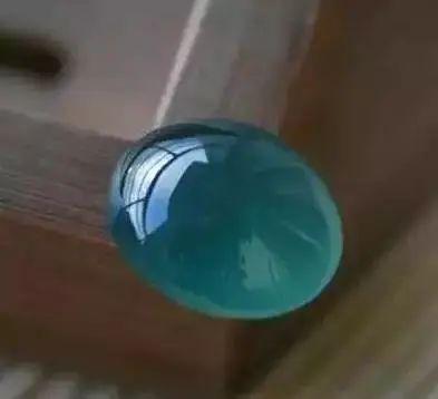 美女40000买下的翡翠原石，一刀切开全是裂和藓，结果超乎你想象