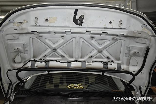 汽车隔音做哪里最管用?路虎汽车叶子板U型槽隔音降噪—佛山首指