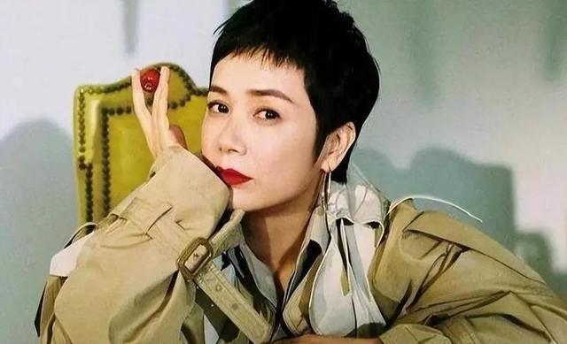 别以为脸上抹灰就是丑女了,论放得下身段,这9位才是扮丑教科书