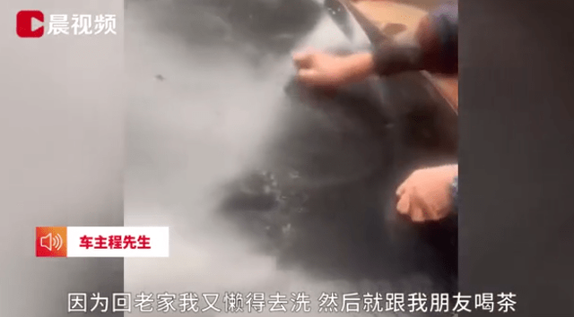老父亲用钢丝球帮儿子洗车,秒变“星空漆”!儿子:不维修了