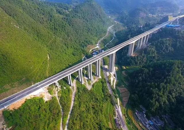 今天,贵州这条高速公路正式通车,连接2个县