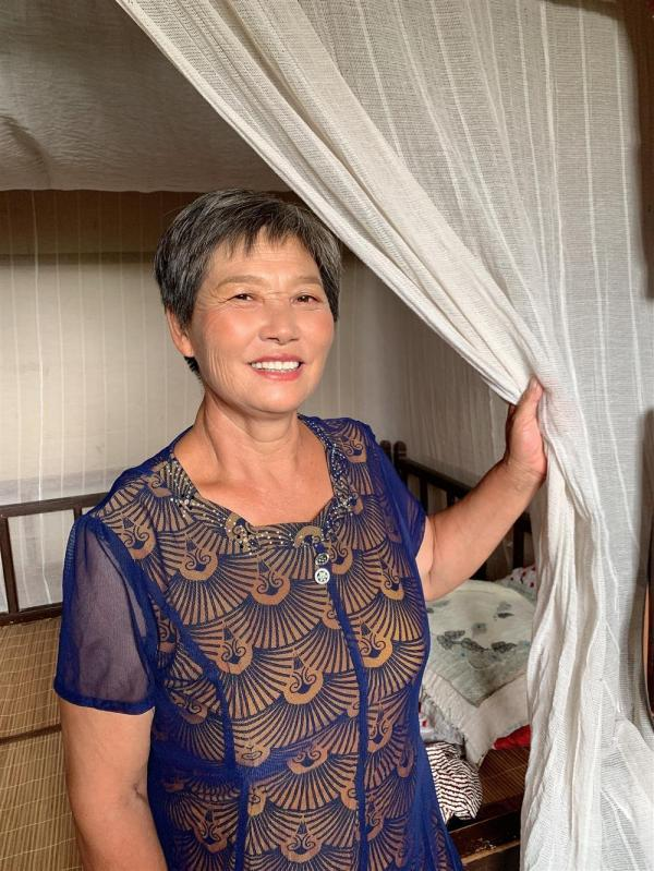 湖南女孩免费为农妇化妆,变妆前后对比心酸:她们也可以这么美