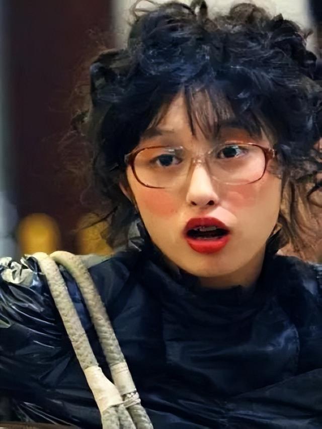 别以为脸上抹灰就是丑女了,论放得下身段,这9位才是扮丑教科书