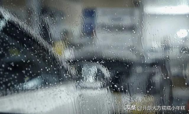 车开到烂才知晓:车窗雾气不用吹暖风,用一笨方法,聪明人天天用