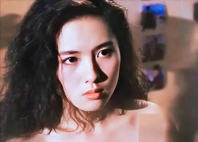太美了!香港大尺度“三级片”《蜜桃成熟时》画面唯美,你看过吗