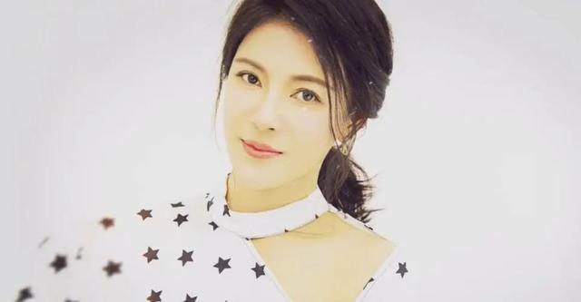 别以为脸上抹灰就是丑女了,论放得下身段,这9位才是扮丑教科书