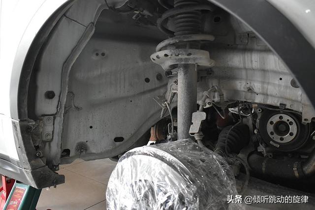汽车隔音做哪里最管用?路虎汽车叶子板U型槽隔音降噪—佛山首指
