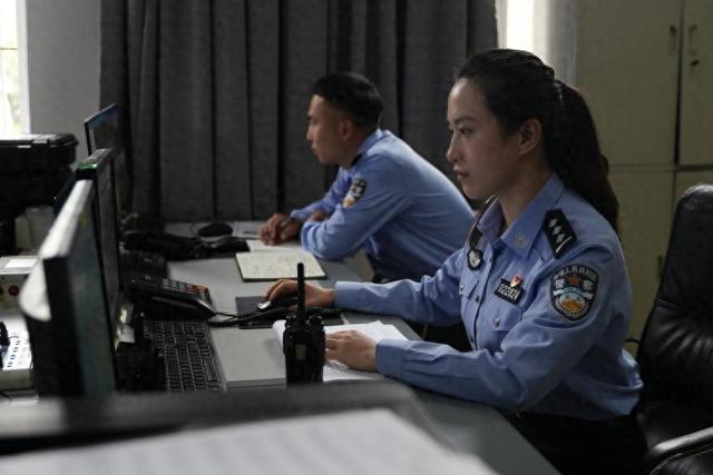 处理高速路事故!美女交巡警七年六本日记“曝光”