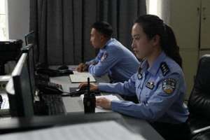 美女汽修(处理高速路事故美女交巡警七年六本日记“曝光”)