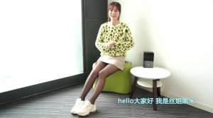 美女骚脚(黑丝美女把玩puppy cube 大呼过瘾，女人到底喜欢玩什么)