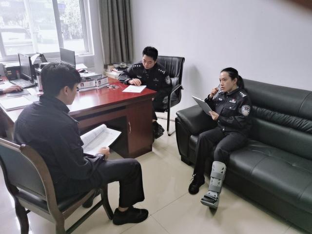处理高速路事故!美女交巡警七年六本日记“曝光”