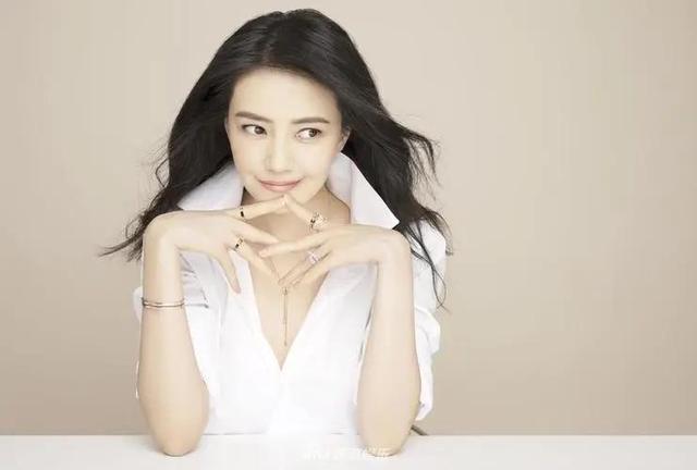 别以为脸上抹灰就是丑女了,论放得下身段,这9位才是扮丑教科书