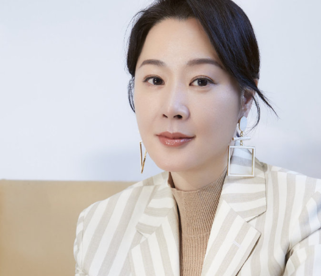 “慕容九”侯炳莹近况,移居内地低调复出,54岁抗癌成功面色红润