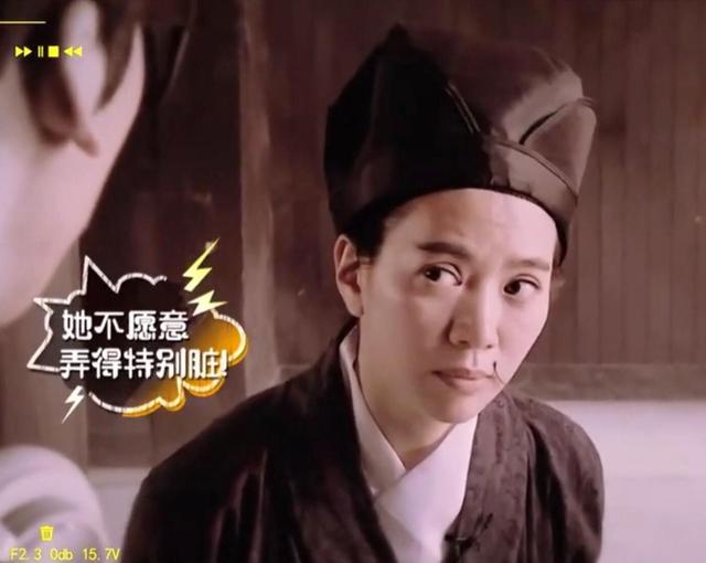别以为脸上抹灰就是丑女了,论放得下身段,这9位才是扮丑教科书