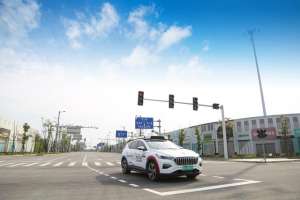 银德汽车(长沙智能汽车产业创新联盟成立，华为、阿波罗智行等成为首批理事单位)