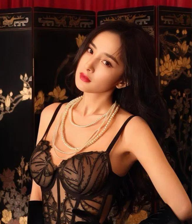 杨幂内衣写真大曝光,D罩杯,难怪叫“大幂幂”这身材也太顶了