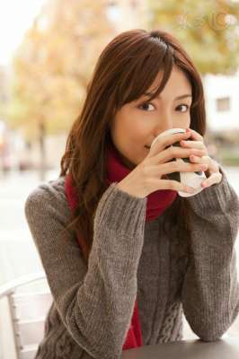 美女坡呢(小说：美女邀约，严克非考虑再三还是去了)