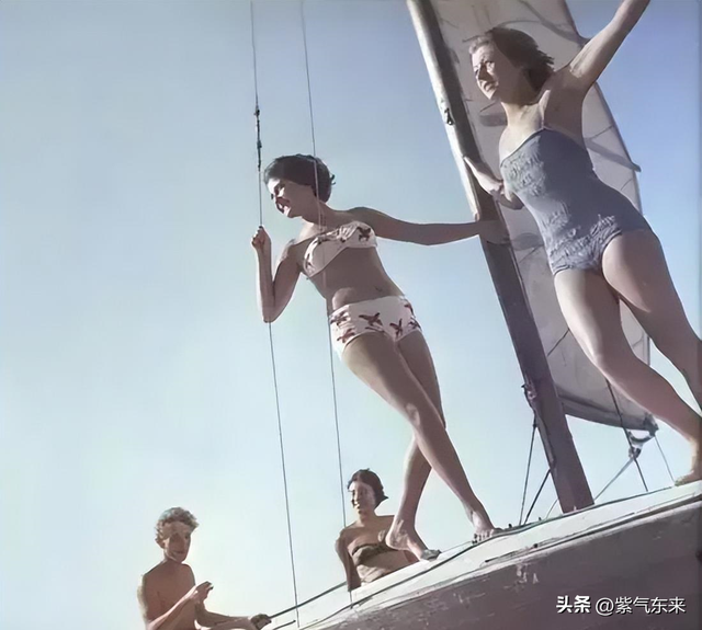 罕见照片:日本女人竟如此开放大胆,女学生脱光衣服全身赤裸上课