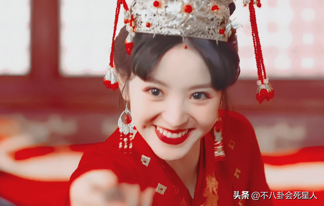 明明是美女,笑起来却很“恐怖”,这6位女星,不笑美艳一笑瘆人