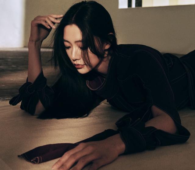 “性感女神”克拉拉,又一次被身材圈粉,丰胸翘臀堪称人间尤物