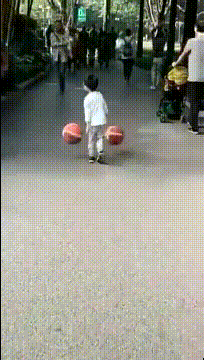 太抢镜了!上海一女子地铁穿搭太靓眼,有男乘客竟然坐过站了!