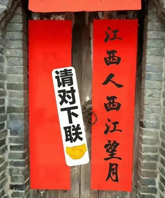 太抢镜了!上海一女子地铁穿搭太靓眼,有男乘客竟然坐过站了!