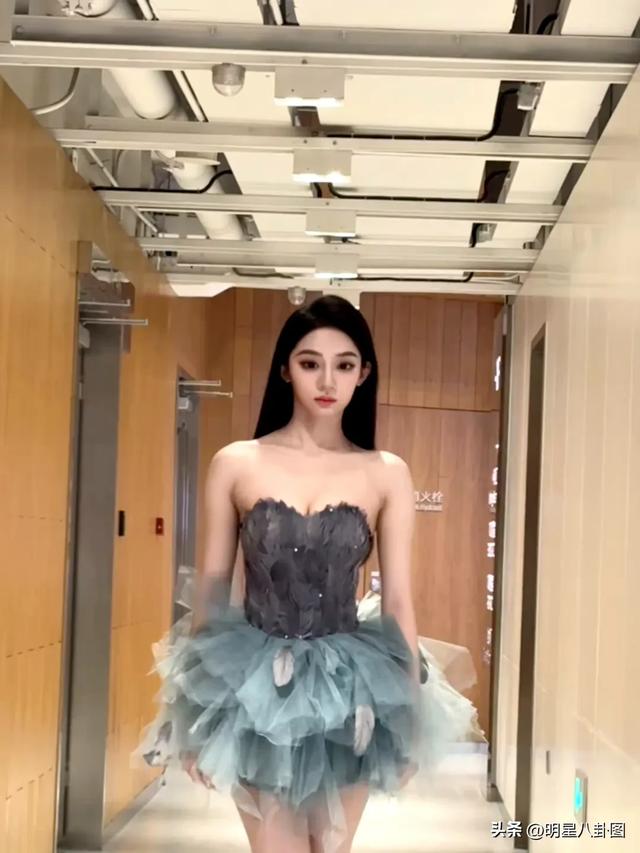 惊艳!11位腾讯体育美女主播身材爆表,比赛竟成配角?(附写真)