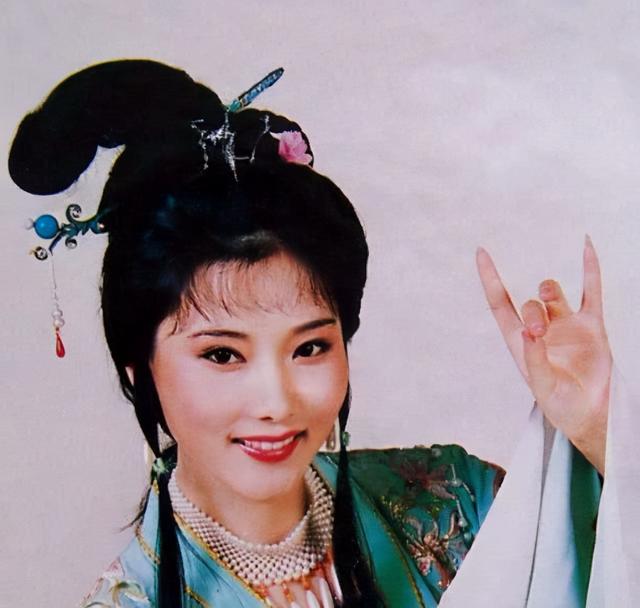中国大陆10大美女影星,个个娇俏美丽、楚楚动人,你最喜欢谁?