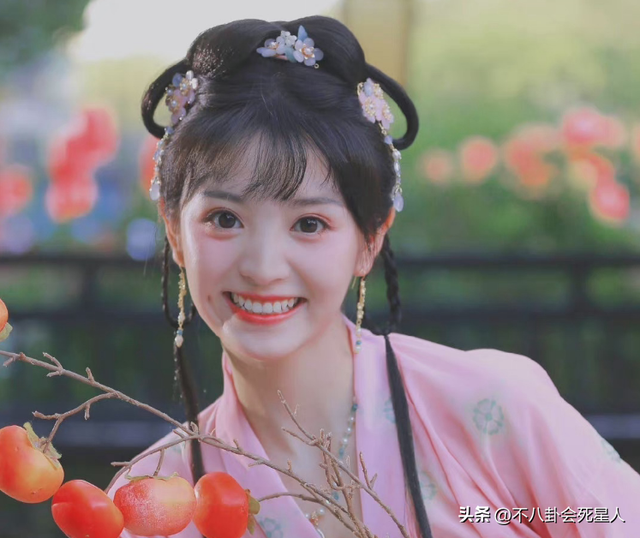 明明是美女,笑起来却很“恐怖”,这6位女星,不笑美艳一笑瘆人