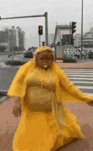 太抢镜了!上海一女子地铁穿搭太靓眼,有男乘客竟然坐过站了!