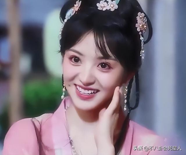 明明是美女,笑起来却很“恐怖”,这6位女星,不笑美艳一笑瘆人