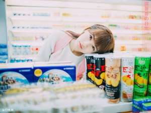 超市工作美女图(完胜奶茶MM的小清新超市美女写真)