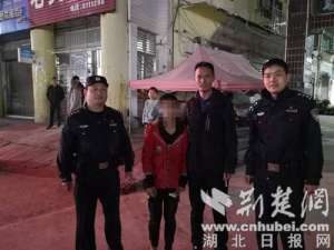 张集汽车站(男孩深夜离家出走 老河口民警两小时找回)