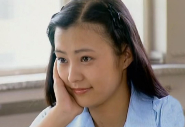 现在嫌她们丑,当年追成狗!这些发福的女明星,当年都是大美女