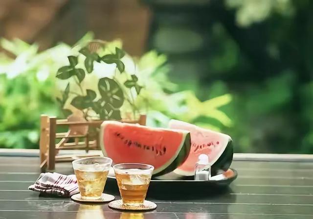 38°C 高温!重庆两姐妹睡露天天台过夜,天台睡觉的奇妙体验