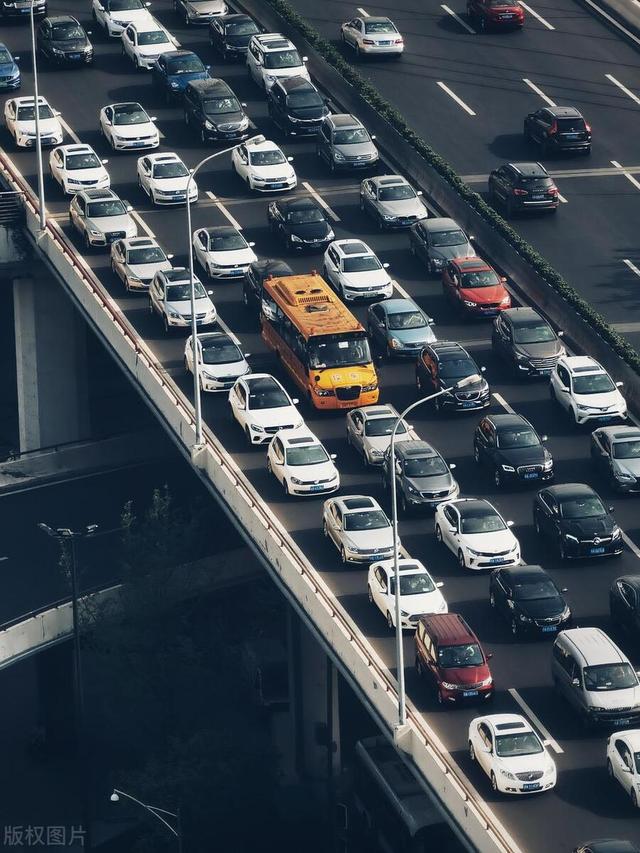 想象一下,如果每个人拥有一辆车,社会将会面临什么样的局面?