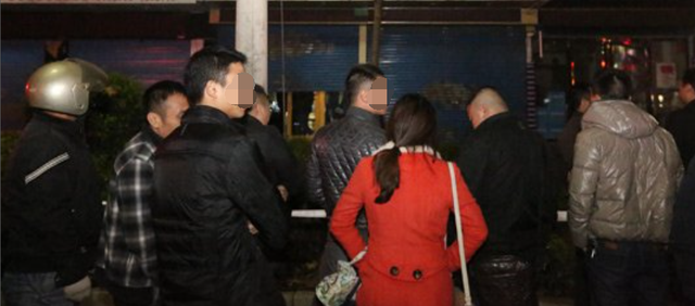怀孕女教师未穿胸衣家访,不慎走光,下秒被家长拖入地下室侵犯